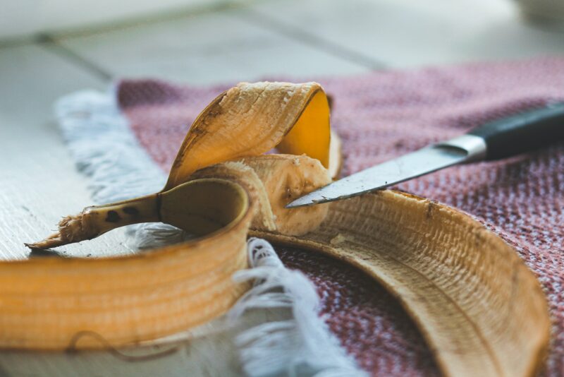 banana peel for acne