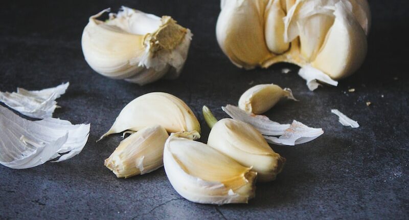 white garlic on black table